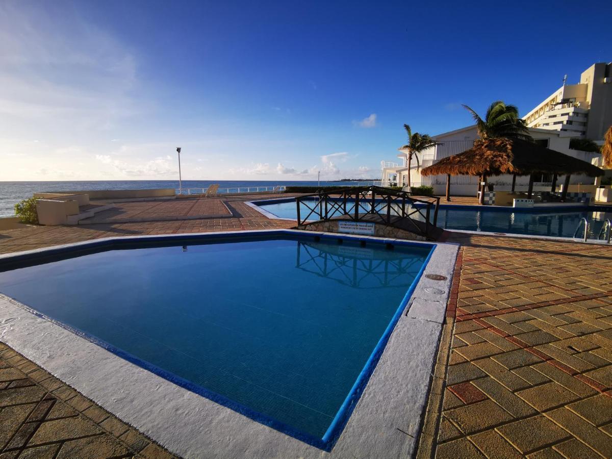 Brisas Beachfront Studios In Hotel Zone แคนคูน ภายนอก รูปภาพ