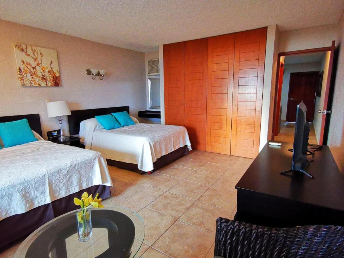 Brisas Beachfront Studios In Hotel Zone แคนคูน ภายนอก รูปภาพ