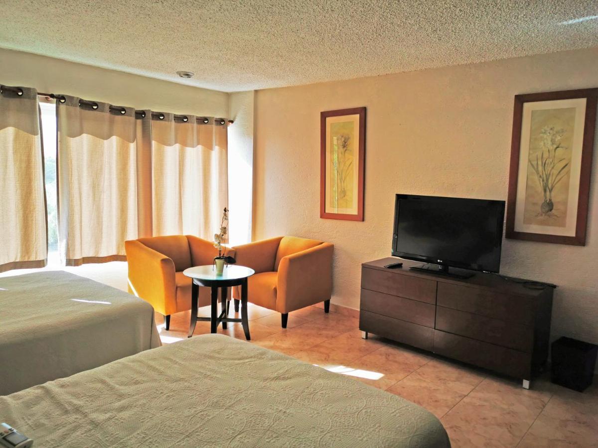 Brisas Beachfront Studios In Hotel Zone แคนคูน ภายนอก รูปภาพ