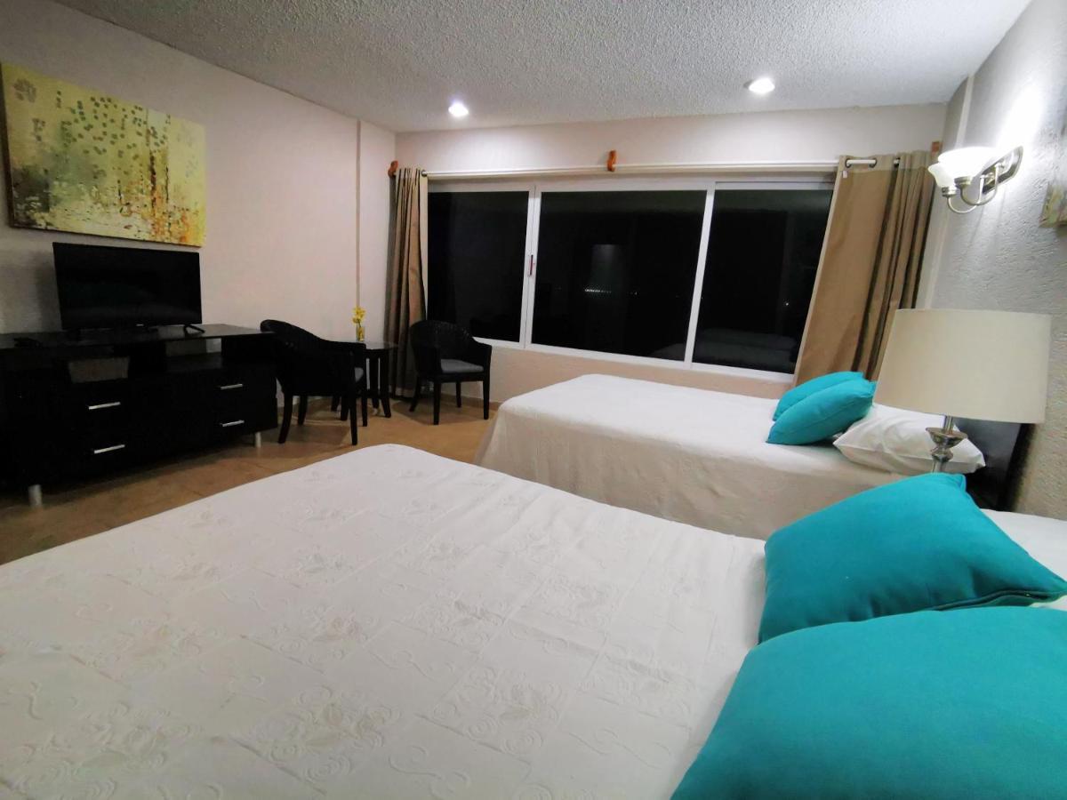 Brisas Beachfront Studios In Hotel Zone แคนคูน ภายนอก รูปภาพ