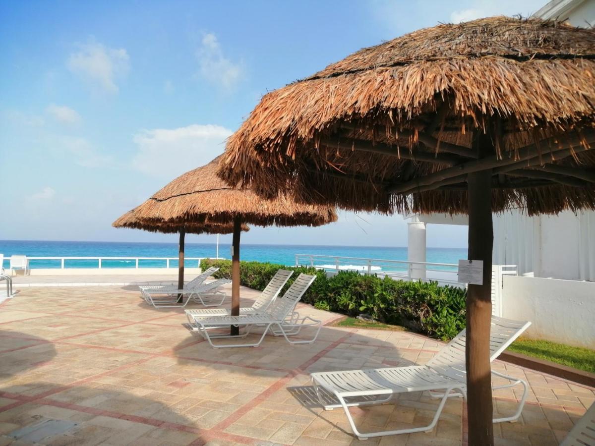 Brisas Beachfront Studios In Hotel Zone แคนคูน ภายนอก รูปภาพ